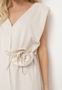 Born2be - Beżowy Wiązany Kombinezon z Prostymi Nogawkami i Wiskozą oraz Kwiatową Aplikacją Dimenna. Kolor: beżowy. Materiał: wiskoza. Wzór: aplikacja, kwiaty. Styl: elegancki #5