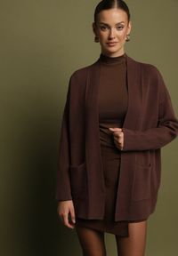 Born2be - Brązowy Niezapinany Kardigan z Dodatkiem Kaszmiru z Kieszeniami Zaima. Okazja: na spotkanie biznesowe, do pracy, na randkę, na co dzień. Kolor: brązowy. Materiał: kaszmir. Styl: biznesowy, casual, elegancki