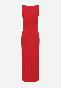 Born2be - Czerwona Dopasowana Sukienka z Wiskozą Ozdobiona Marszczeniem Siloria. Okazja: na co dzień. Typ kołnierza: dekolt w kształcie V. Kolor: czerwony. Materiał: wiskoza. Wzór: aplikacja. Sezon: lato. Typ sukienki: proste. Styl: elegancki, casual #6