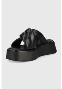 Vagabond Shoemakers klapki skórzane COURTNEY damskie kolor czarny na platformie. Kolor: czarny. Materiał: skóra. Wzór: gładki. Obcas: na platformie #5