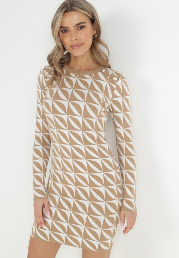 Born2be - Biało-Beżowa Sukienka Dzianinowa w Geometryczny Wzór Hynnee. Kolor: biały. Materiał: dzianina. Wzór: geometria. Długość: mini