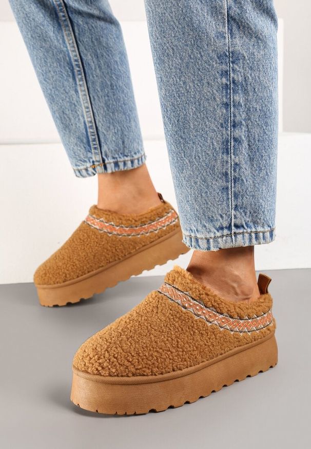 Born2be - Brązowe Śniegowce na Grubej Podeszwie Ozdobione Haftem Zinnalora. Okazja: na co dzień. Kolor: brązowy. Materiał: wełna, jeans. Wzór: aplikacja, haft. Sezon: zima. Styl: casual, elegancki