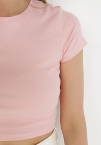 Born2be - Różowy T-shirt Irousa. Kolor: różowy. Materiał: materiał, bawełna. Długość rękawa: krótki rękaw. Długość: krótkie. Wzór: gładki #2