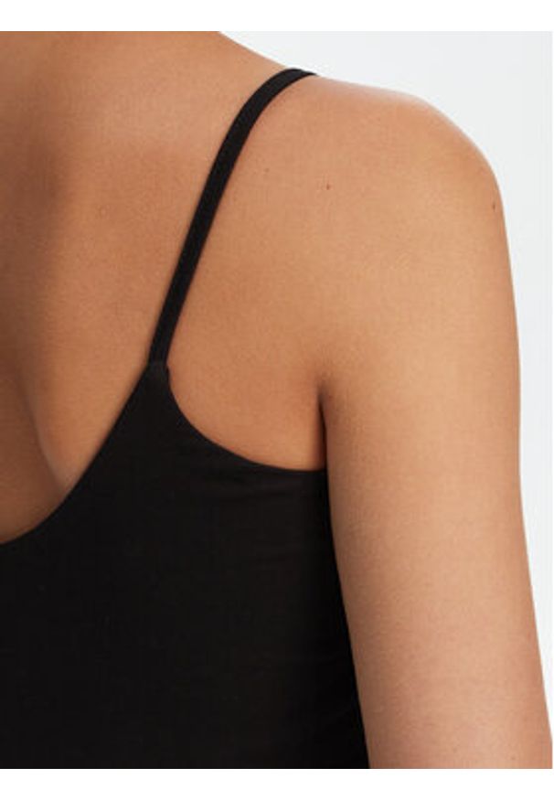 Guess Top V5GP22 J1314 Czarny Regular Fit. Kolor: czarny. Materiał: bawełna