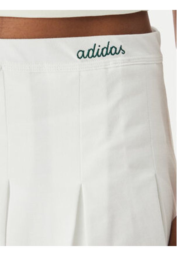 Adidas - adidas Spódnica plisowana Seasonal Essentials Colorpop JZ0193 Biały Loose Fit. Kolor: biały. Materiał: bawełna