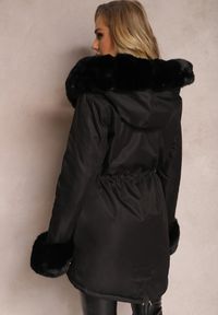 Renee - Czarna Kurtka Parka z Paskiem w Talii i Kapturem z Futerkiem Hizontia. Okazja: na spacer. Typ kołnierza: golf. Kolor: czarny. Materiał: futro #5