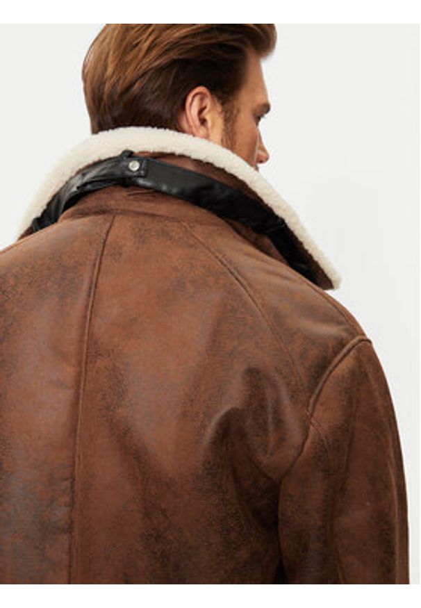 Lindbergh Kurtka z imitacji skóry 30-301124 Brązowy Regular Fit. Kolor: brązowy. Materiał: skóra