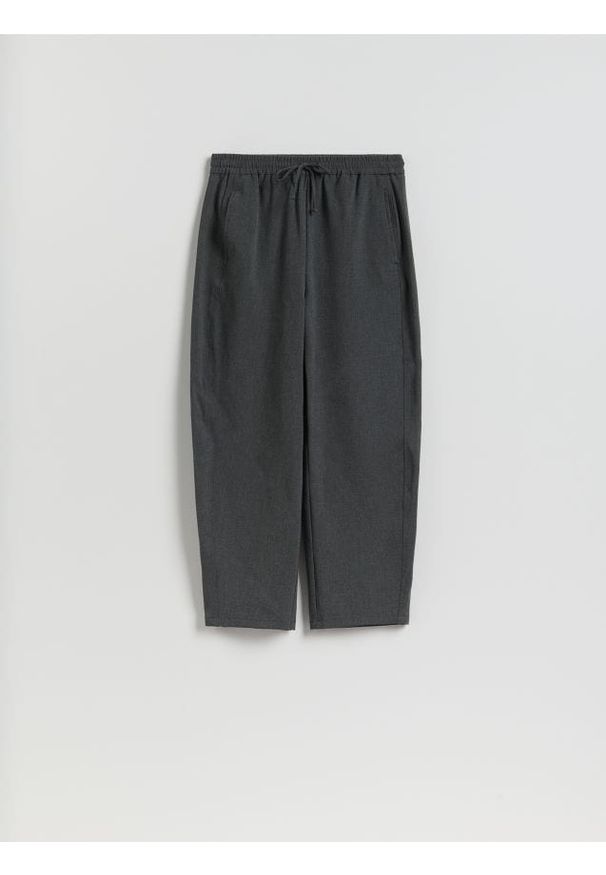 Reserved - Spodnie barrel leg - jasnoszary. Kolor: szary. Materiał: tkanina, wiskoza