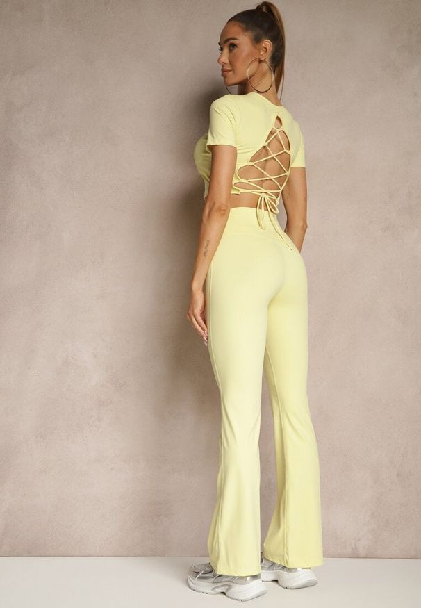 Renee - Żółty Komplet Sportowy Spodnie i Koszulka Ozdobiona Sznurowaniem Lumileine. Kolor: żółty. Wzór: aplikacja