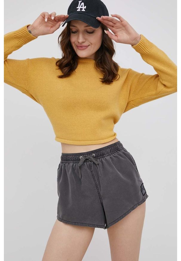 Roxy sweter damski kolor żółty. Kolor: żółty. Materiał: dzianina. Długość rękawa: długi rękaw. Długość: długie