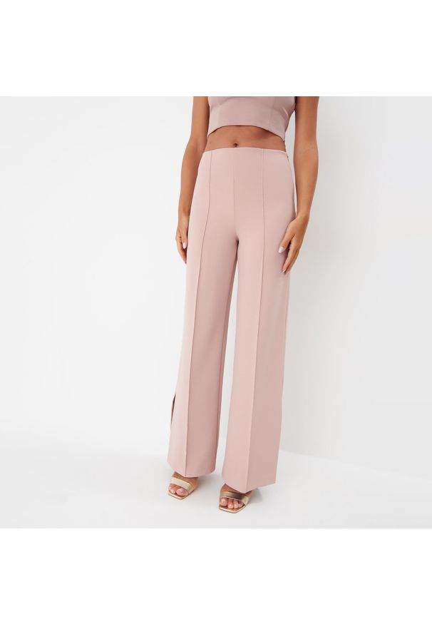 Mohito - Eleganckie spodnie - Kremowy. Kolor: kremowy. Styl: elegancki