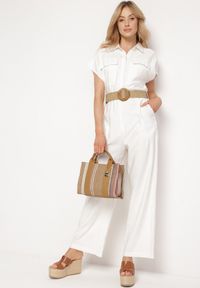Born2be - Biały Kombinezon Utility z Paskiem Plecionym z Okrągłą Klamrą Vesalia. Okazja: na co dzień. Kolor: biały. Długość rękawa: krótki rękaw. Długość: krótkie. Wzór: aplikacja. Styl: klasyczny, casual, elegancki #1