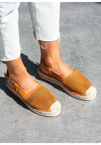 Casu - Camelowe sandały espadryle ażurowe z zakrytymi palcami casu c20x4/c. Kolor: brązowy. Wzór: ażurowy #1