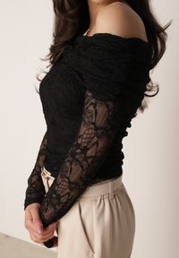 Born2be - Czarna Koronkowa Elegancka Bluzka z Wywiniętym Dekoltem Zinvalur. Okazja: na co dzień, na imprezę. Kolor: czarny. Materiał: koronka. Styl: elegancki #6