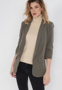 Born2be - Khaki Marynarka Alexithise. Okazja: na co dzień. Kolor: brązowy. Materiał: jeans. Wzór: aplikacja. Styl: sportowy, casual, klasyczny #1