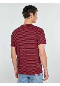 Big-Star - Koszulka męska w paski czerwona Garri 603. Kolor: czerwony. Materiał: materiał, bawełna, dzianina. Wzór: paski. Styl: klasyczny #4