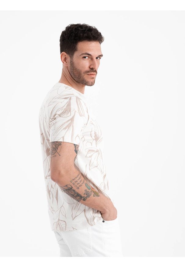 Ombre Clothing - T-shirt męski fullprint w kontrastowe liście - jasnobeżowy V1 - Rozmiar: XXL. Okazja: na co dzień. Kolor: beżowy. Materiał: materiał, bawełna. Styl: casual