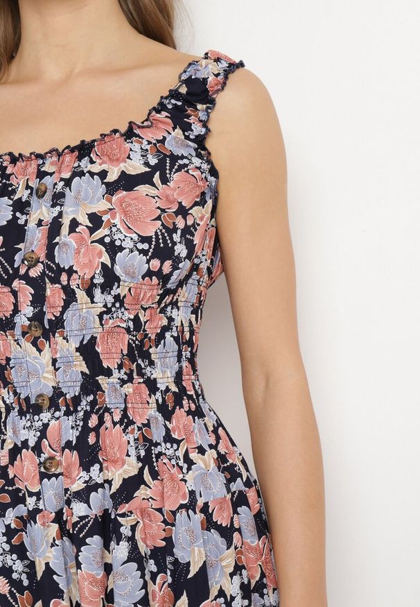 Born2be - Granatowa Rozkloszowana Sukienka Bawełniana w Kwiatowy Print z Guzikami Jamallia. Okazja: na co dzień. Kolor: niebieski. Materiał: bawełna. Wzór: kwiaty, nadruk. Sezon: lato. Typ sukienki: proste. Styl: casual, klasyczny