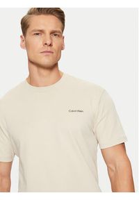 Calvin Klein T-Shirt Micro Logo Interlock T-Shirt K10K109894 Beżowy Regular Fit. Kolor: beżowy. Materiał: bawełna