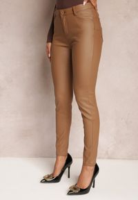 Renee - Brązowe Spodnie Skinny z Ekoskóry Operwena. Kolor: brązowy #4