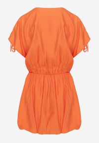 Renee - Pomarańczowa Kopertowa Sukienka Bombka z Wiązaniami Nyana. Typ kołnierza: dekolt kopertowy. Kolor: pomarańczowy. Typ sukienki: bombki, kopertowe. Styl: elegancki #8