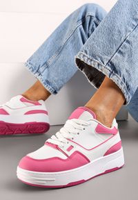 Born2be - Fuksjowo-Białe Sneakersy na Niskiej Platformie z Przeszyciami Ralavia. Kolor: różowy. Obcas: na platformie #3