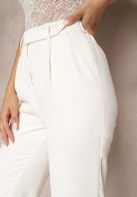 Renee - Białe Spodnie High Waist z Gumką w Talii i Prostymi Nogawkami Brenissa. Okazja: na co dzień. Stan: podwyższony. Kolor: biały. Styl: elegancki, casual