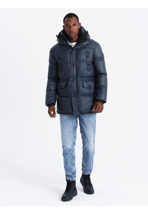 Ombre Clothing - Męska długa kurtka puffer z zapinanymi kieszeniami – granatowa V3 OM-JALJ-0186 - XL. Kolor: niebieski. Materiał: poliester, syntetyk, nylon, materiał, polar. Długość: długie. Wzór: aplikacja