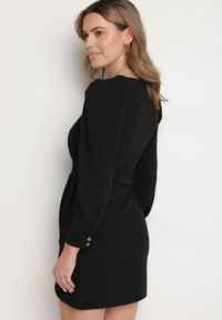 Born2be - Czarna Sukienka z Marszczeniem i Bufiastymi Rękawami Redenia. Kolor: czarny. Styl: klasyczny, elegancki #6