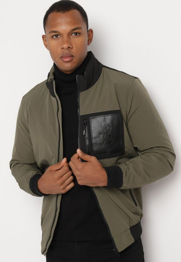 Born2be - Ciemnozielona Kurtka Przejściowa ze Ściągaczami Zapinana na Suwak Neveale. Okazja: na co dzień. Kolor: zielony. Materiał: materiał. Długość rękawa: długi rękaw. Długość: długie. Styl: casual, elegancki