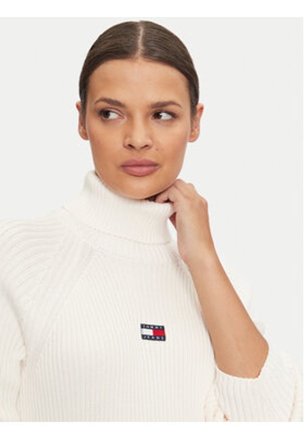Tommy Jeans Sukienka dzianinowa DW0DW19815 Écru Regular Fit. Materiał: bawełna