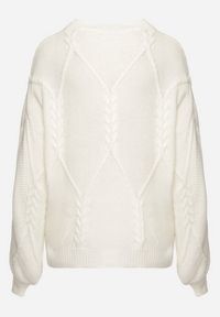 Born2be - Jasnobeżowy Sweter Ozdobiony Ściągaczami i Splotem Temirene. Okazja: na co dzień. Kolor: beżowy. Materiał: dzianina, jeans. Wzór: aplikacja, ze splotem. Styl: casual #3