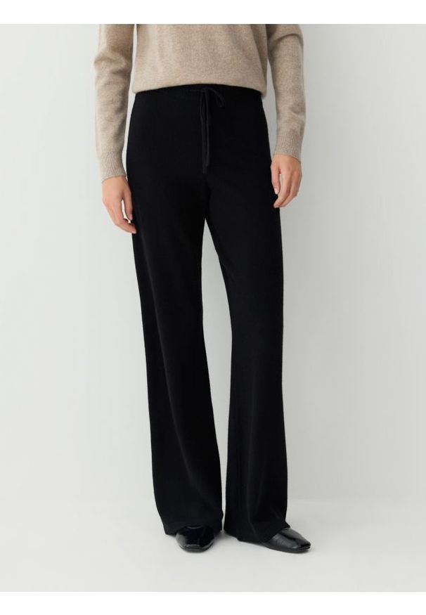 Reserved - Wełniane spodnie z dodatkiem kaszmiru - czarny. Kolor: czarny. Materiał: wełna, kaszmir