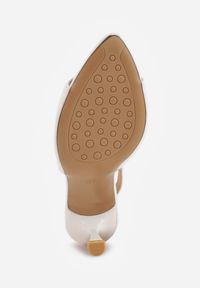 Born2be - Białe Lakierowane Sandały VICES na Szpilce z Wyciętą Cholewką Lagurinia. Okazja: na co dzień. Zapięcie: sprzączka. Kolor: biały. Materiał: lakier. Wzór: koronka. Obcas: na szpilce. Styl: casual #8