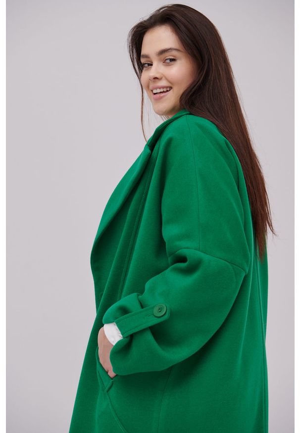 blue shadow - Płaszcz Damski Grini Plus Size Grass. Okazja: na co dzień. Kolekcja: plus size. Materiał: zamsz, wiskoza, poliester, tkanina, materiał. Wzór: grochy, prążki, ze splotem, kolorowy. Sezon: lato, wiosna. Styl: klasyczny, casual, boho, street