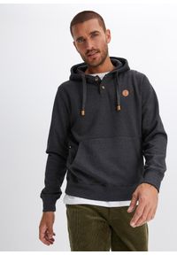 bonprix - Bluza z kapturem z detalami z imitacji skóry z miękko szorstkowaną stroną wewnętrzną. Typ kołnierza: kaptur. Kolor: czarny. Materiał: skóra. Styl: sportowy #1