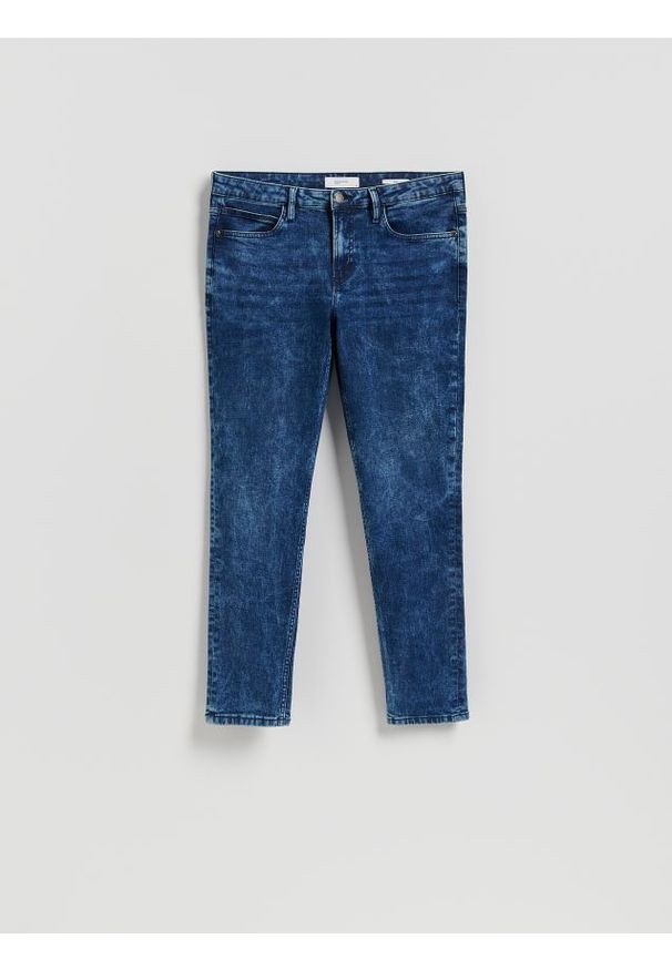 Reserved - Jeansy slim z efektem sprania - granatowy. Kolor: niebieski