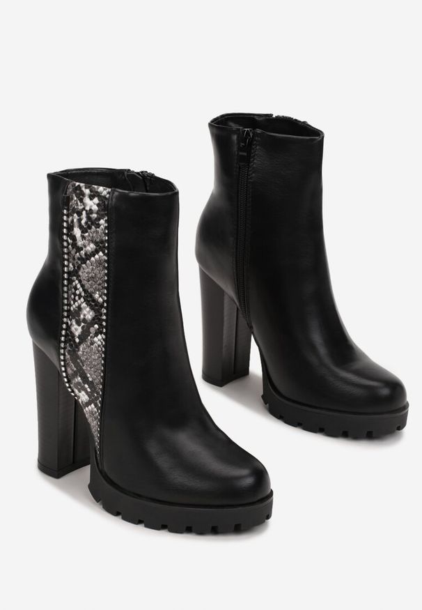 Born2be - Czarne Botki na Słupku z Wężowym Paskiem Grus. Nosek buta: okrągły. Zapięcie: pasek. Kolor: czarny. Materiał: jeans. Sezon: zima. Obcas: na słupku. Styl: wizytowy, klasyczny, elegancki. Wysokość obcasa: średni