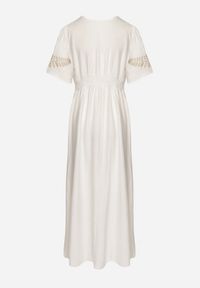 Born2be - Biała Wiskozowa Sukienka z Metalicznymi Haftami Helvesia. Okazja: na co dzień. Typ kołnierza: dekolt w kształcie V. Kolor: biały. Materiał: wiskoza. Wzór: haft. Styl: casual, elegancki #3