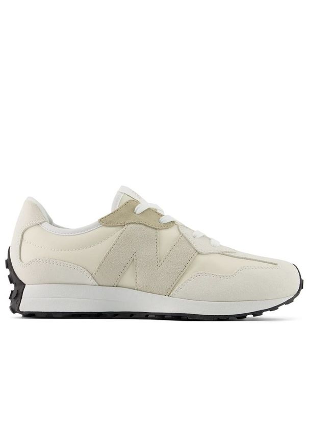 Buty młodzieżowe New Balance G3273TZ - beżowe. Okazja: na co dzień. Zapięcie: sznurówki. Kolor: beżowy. Materiał: syntetyk, materiał, guma, zamsz. Szerokość cholewki: normalna. Sezon: lato