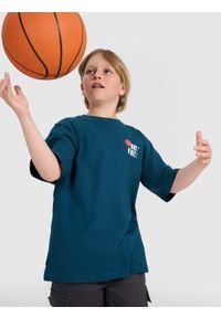4f - 4F T-shirt oversize z nadrukiem chłopięcy - turkusowy 134 (8-9 lat). Okazja: na co dzień. Kolor: turkusowy. Wzór: nadruk. Sezon: lato. Styl: casual #1
