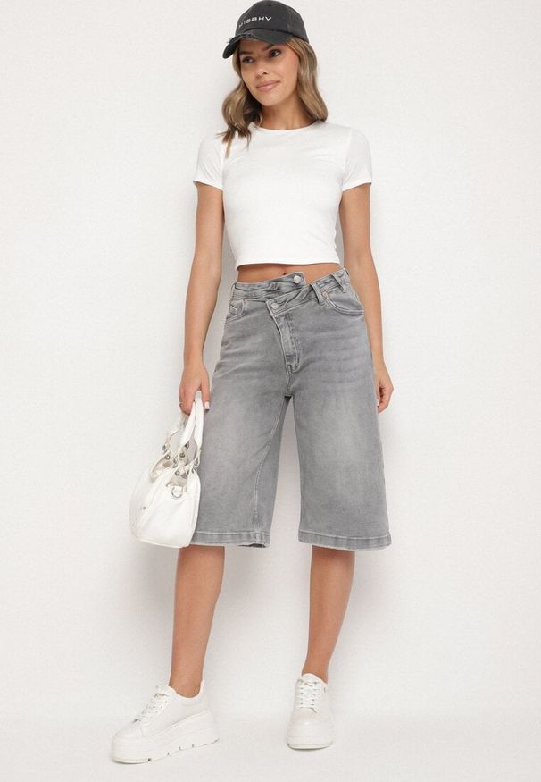 Born2be - Szare Bawełniane Szorty z Asymetrycznym Zapięciem Ralionea. Okazja: na co dzień. Kolor: szary. Materiał: bawełna. Styl: casual, klasyczny