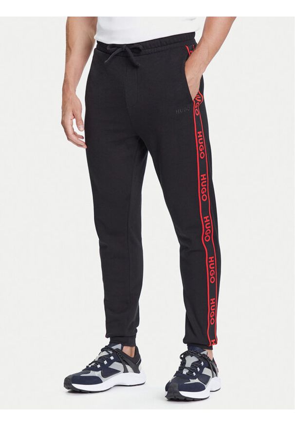 Hugo - HUGO Spodnie dresowe Liam 50540918 Czarny Regular Fit. Kolor: czarny. Materiał: bawełna