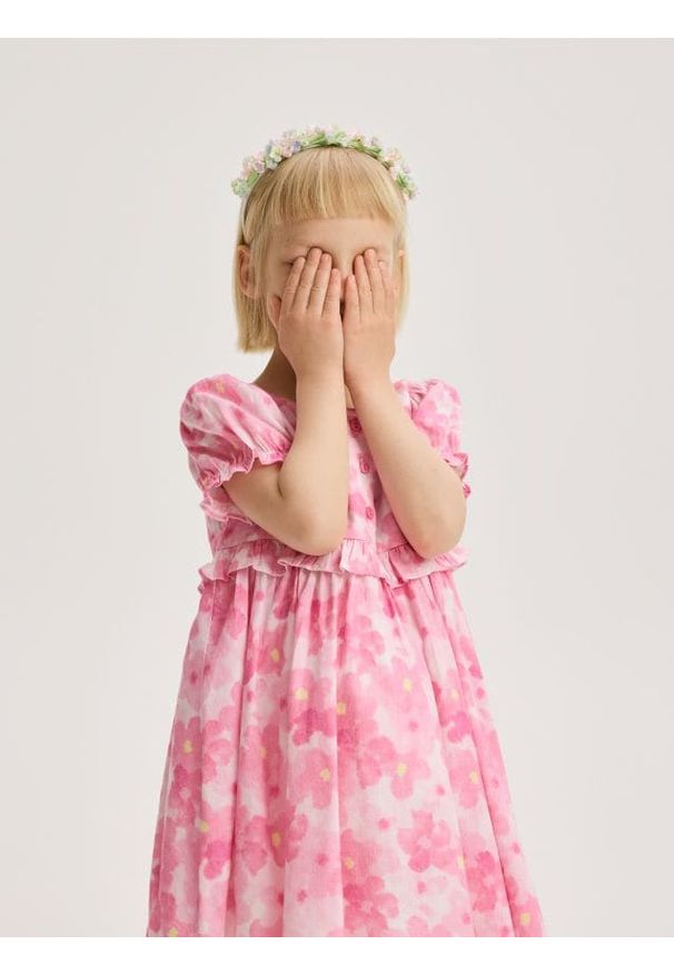 Reserved - Wzorzysta sukienka - różowy. Kolor: różowy. Materiał: bawełna