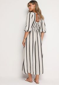 Born2be - Biało-Czarna Taliowana Sukienka z Bawełny z Motywem Pasków Rivettes. Okazja: do pracy, na co dzień. Typ kołnierza: dekolt w kształcie V. Kolor: biały. Materiał: bawełna. Wzór: aplikacja. Typ sukienki: proste. Styl: klasyczny, casual, elegancki #6