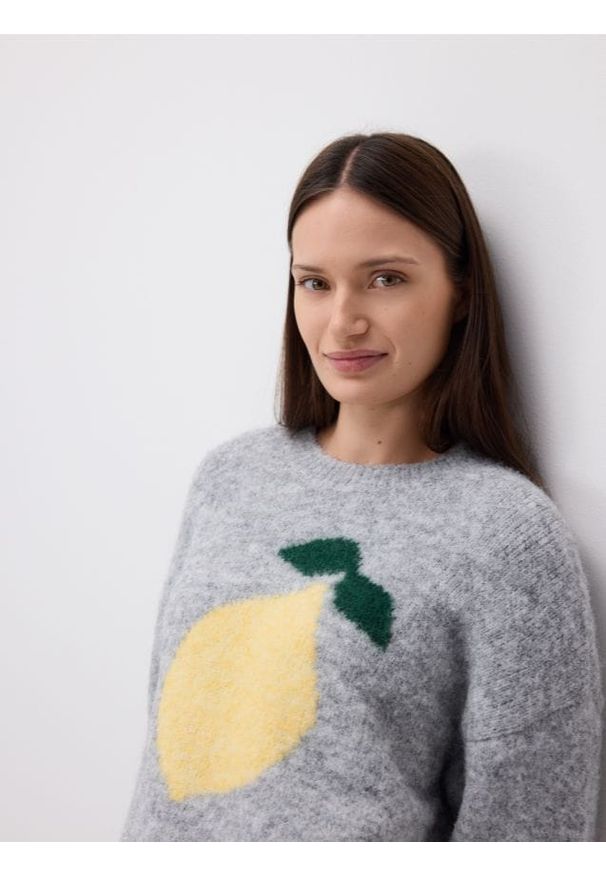 Reserved - Sweter oversize - jasnoszary. Kolor: szary. Materiał: wełna, dzianina