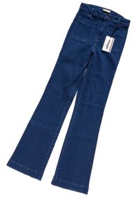 Wrangler - DAMSKIE SPODNIE JEANSOWE WRANGLER FLARE RINSEWASH W23361023. Stan: podwyższony. Wzór: jednolity. Styl: vintage #6