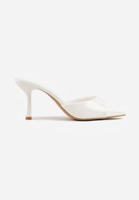 Born2be - Białe Klapki na Szpilce z Odkrytym Noskiem w Szpic Astranate. Kolor: biały. Materiał: jeans, len. Obcas: na szpilce. Styl: elegancki, klasyczny #6