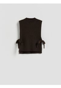 Reserved - Dzianinowy kołnierz z wiązaniem - ciemnobrązowy. Kolor: brązowy. Materiał: dzianina #1