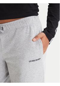 Guess Jeans Spodnie dresowe W6RB52 K68I4 Szary Regular Fit. Kolor: szary. Materiał: bawełna #3